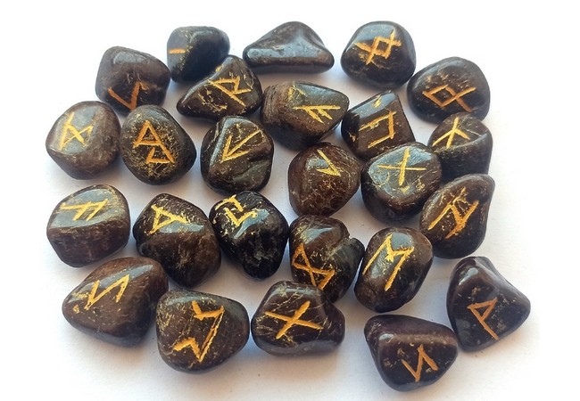 Garnet Rune Set