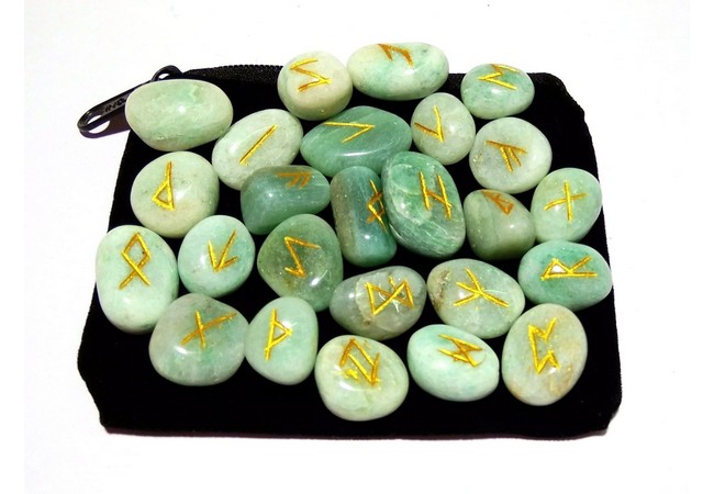 Green Aventurine Rune Set